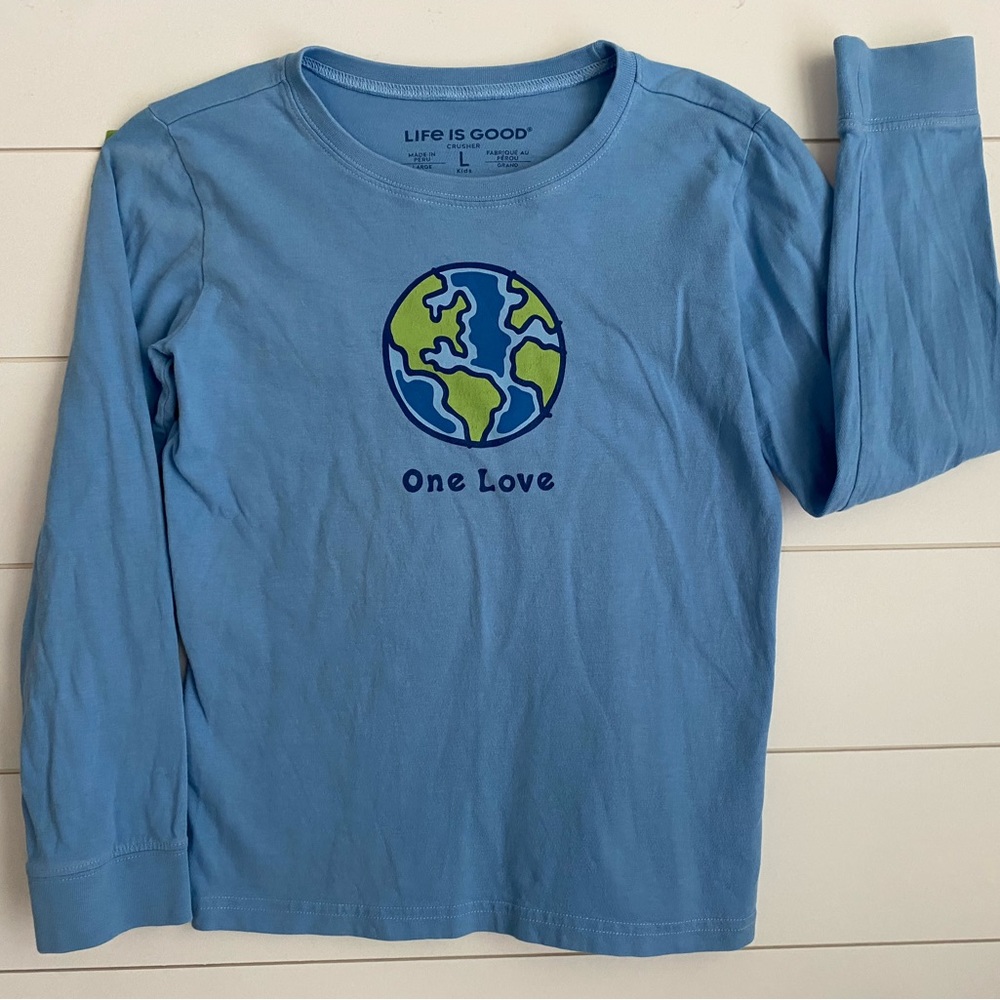 Life is good “One Love” long sleeve crusher tee. Big boys large.
